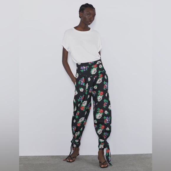 ZARA FLORAL PRINTED PANTS Black SIZE M - Picture 3 of 3